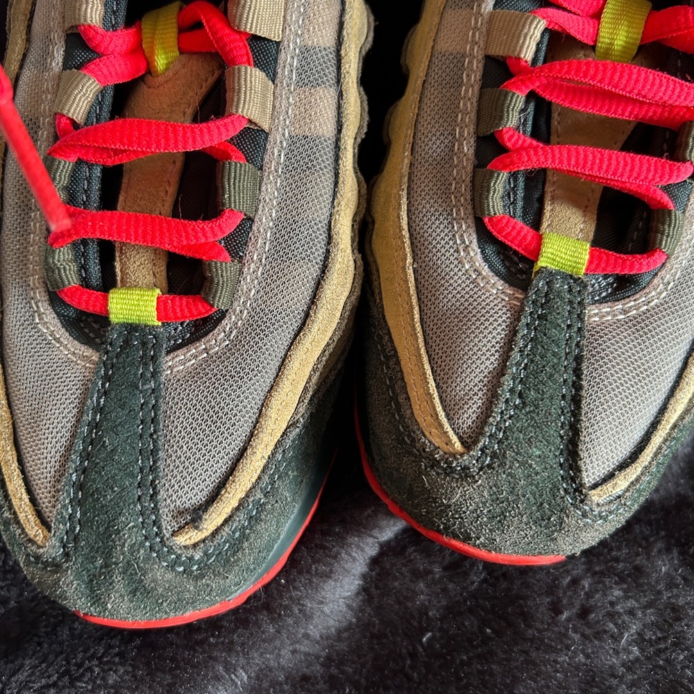 Nike air max 95 monster dinosaurs youth logo Sz 6Y - Picture 3 of 9